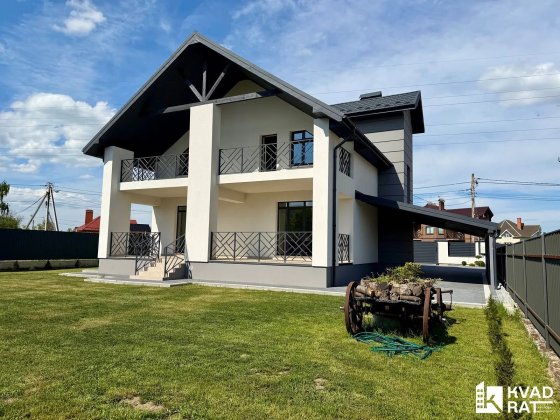 Просторий будинок в передмісті Франківська Криховцы