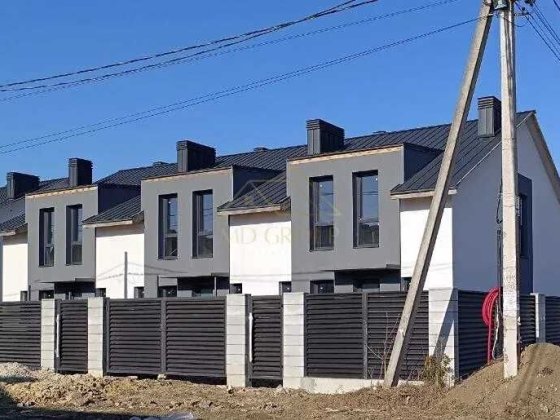 Продаж Таунхауса кутового,готового до ремонту,міські комунікації Криховцы