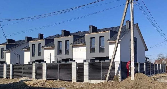 Продаж Таунхауса кутового,готового до ремонту,міські комунікації - фото 1