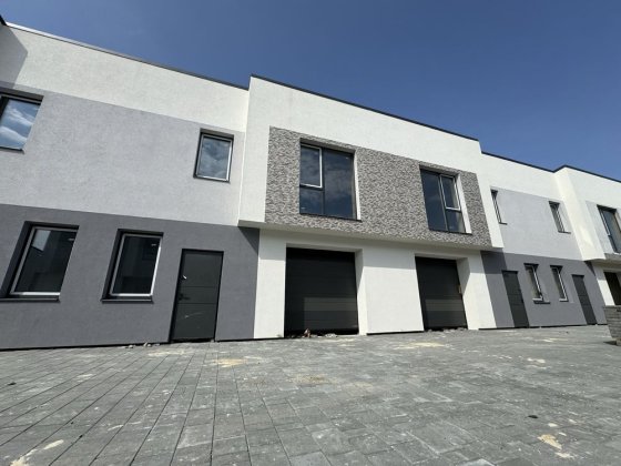 Продаж Таунхауса 140 м2 з гаражем, комунікаціями та закритими дворами! Криховцы