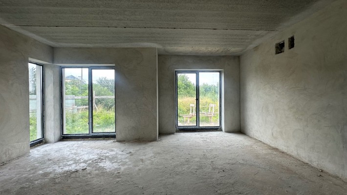 Продаж сучасного дуплекса з гаражем та власною територією - фото 1