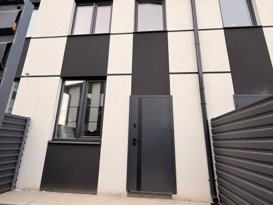 Таунхаус зданий 48 м.кв 2 поверхи + двір 12 м.кв Белогородка