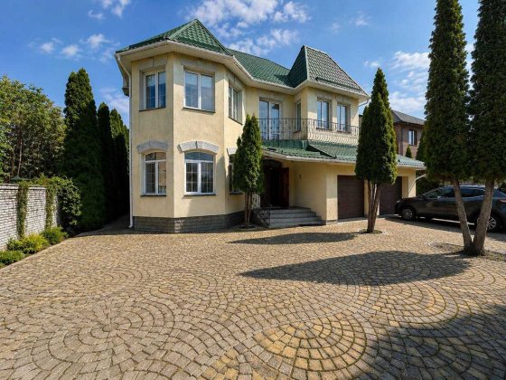 Будинок 230 м² на доглянутій ділянці 16 соток (Баня, гостьовий будинок) Гатне