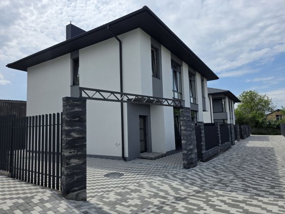 Продам дуплекс під єОселя в центрі с. Гатне, від Власника. Гатне