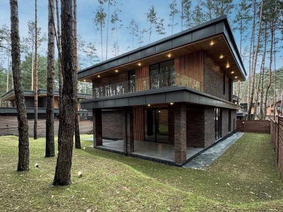 Красивий будинок на ділянці серед лісу у с. Білогородка Білогородка