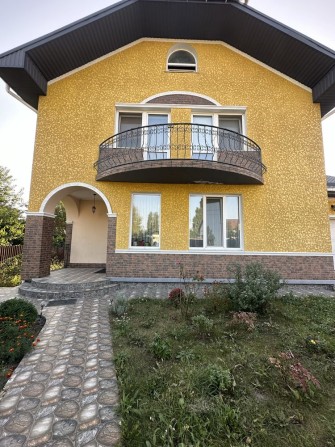 Продаж двоповерхового будинку з просторим горищем - фото 1