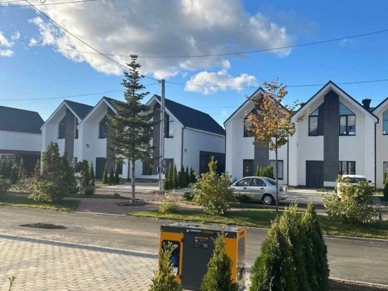 Продам гарний дуплекс в Святопетрівському. Від Києва 5 кілометрів.
