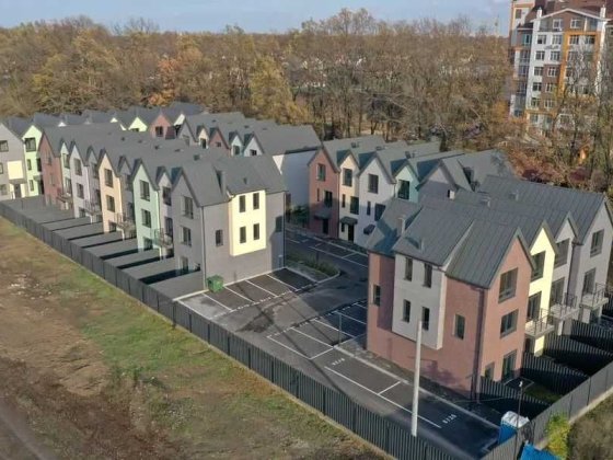 Продам сучасний таунхаус 100м2 в закритому комплексі, ДЕРЖ ПРОГРАМИ