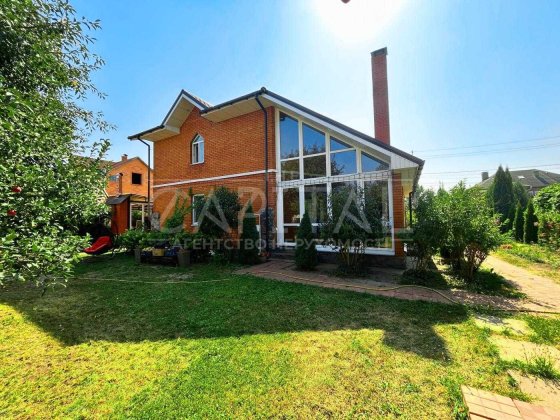 Продаж будинку в мальовничому селі Гатне/Будинок розташований у пішій доступності до метро Теремки в Гатне