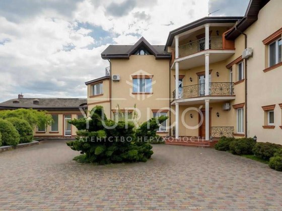 Продаж будинку з басейном. смт. Козин. 912 м.кв. 15 соток. 7 спалень. Козин