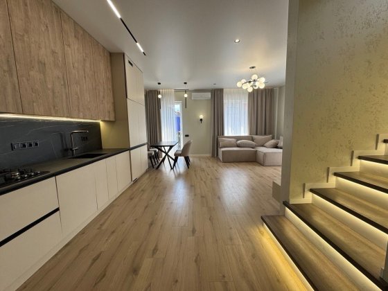 Продам дуплекс з ремонтом 118м2,газ,Централізовані комунікації,Крюківщина