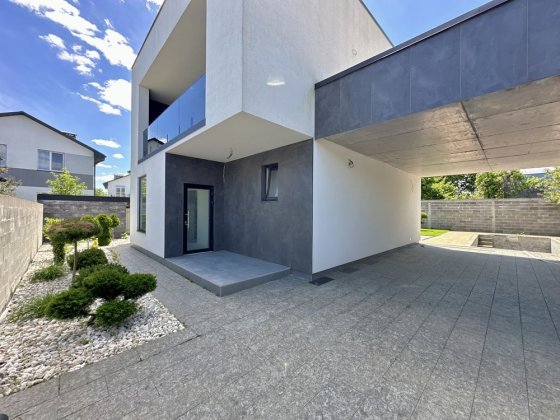 Будинок з басейном у Крюківщині | 230 м² | 5 соток | тераса, навіс, чистове оздоблення Крюковщина
