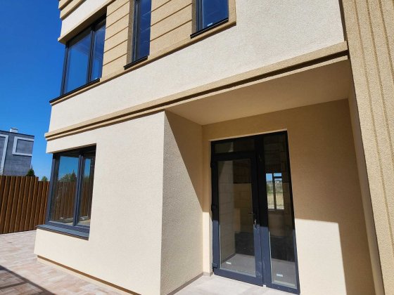 Вітаю. Продам Будинок Дуплекс 125 м2, газ, робимо ремонт. Телефонуйте. Крюківщина