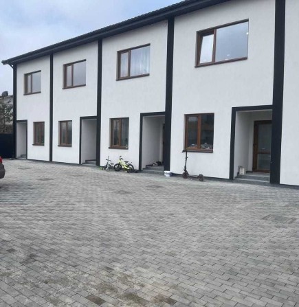 Продам таунхаус з ремонтом у Святопетрівському без комісії - фото 1