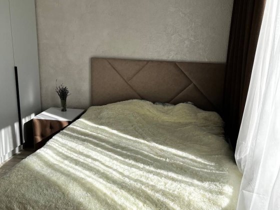 Кутовий таунхаус з ремонтом, меблями та технікою в Білогородці Білогородка