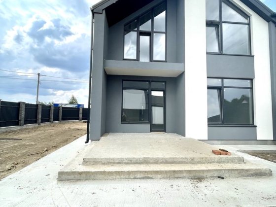 Продам новий стильний дуплекс під чистовий ремонт в Білогородці.