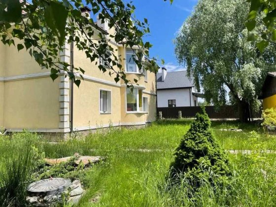 Продаж! Будинок в с Гатне! 300м.кв! Велика - 12 соток ділянка, мансарда, гараж! Київ дуже близько! Гатне
