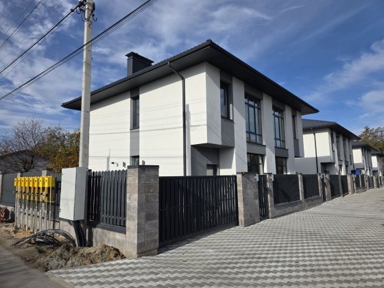Продам дуплекс в с. Ходосівка під єОселя.