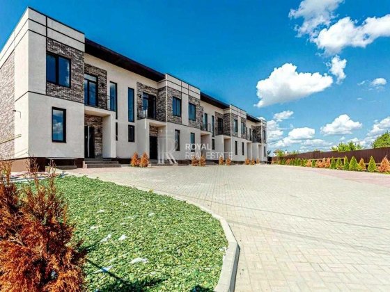 Продаж Таунхаус Гатне 180 м² 3 кімнати 3 сотки Бомбосховище Власний двір Паркомісця 20 хв до метро Т Гатное