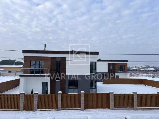 Сучасний двоповерховий будинок у скандинавському стилі в закритому котеджному містечку Білогородка