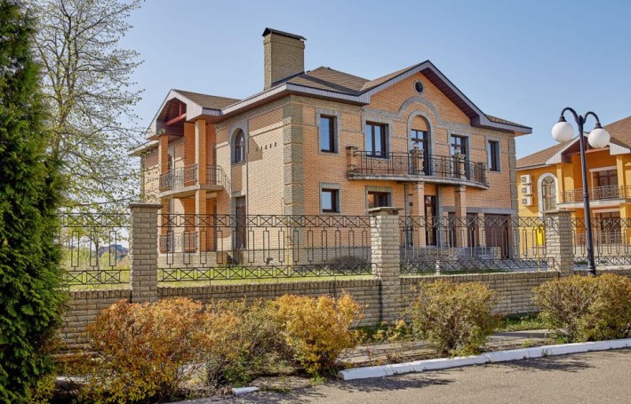 Будинок 36 сот, вихід до озера з бомбосховищем, с Вишеньки - фото 1