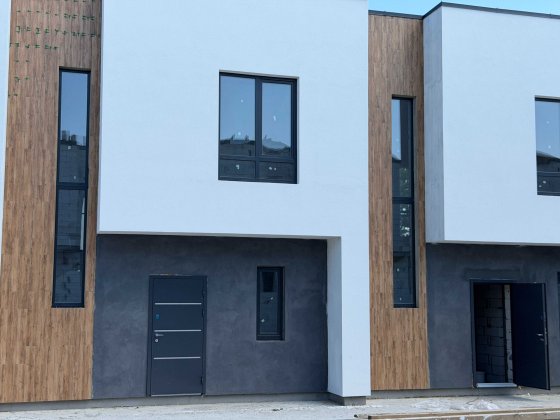 Сучасний таунхаус у Білогородці біля АТБ — комфорт заміського життя поруч із Києвом! Білогородка