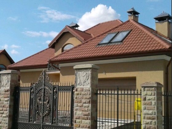 Продам два будинки в с.Вишеньки біля озера