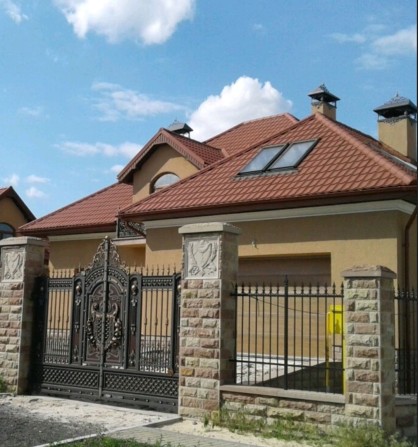 Продам два будинки в с.Вишеньки біля озера - фото 1