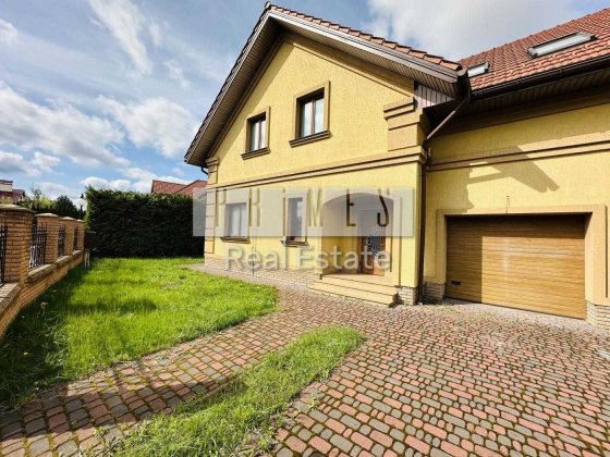 Терміновий продаж шикарного будинку в Zoloche Вишеньки Вишенки