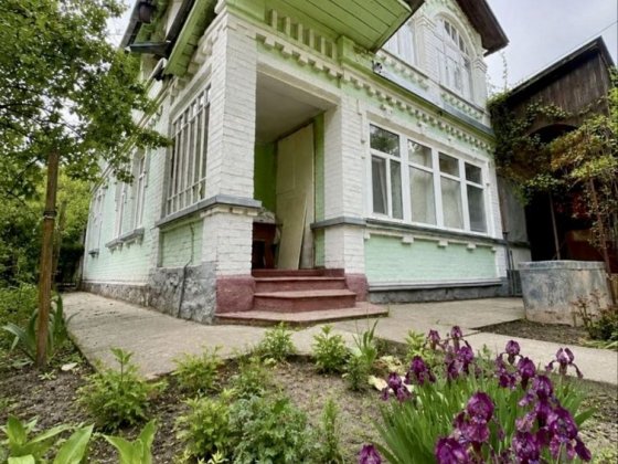 Будинок  100 м² серед соснового лісу в центрі Ворзеля на 14 сотках. ВСІ  ДЕРЖПРОГРАМИ!!! Ворзель