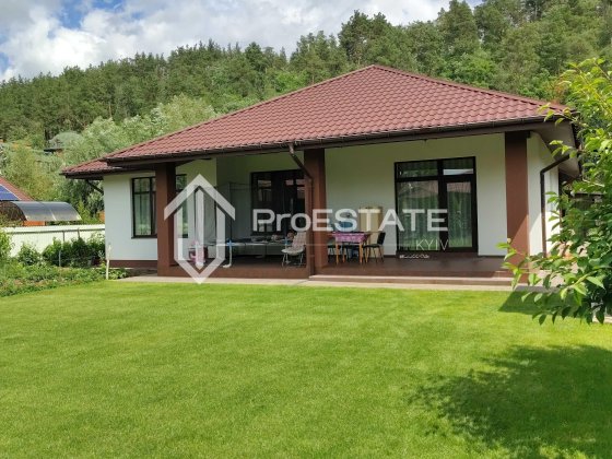 Без % будинок у КМ біля лісу с. Гнідин Гнедин