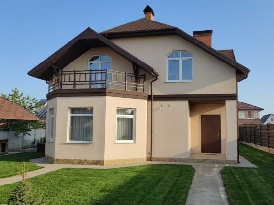 Продам будинок з басейном і великою територією