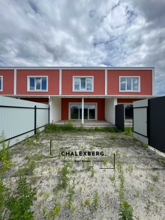 Продам таунхаус 141м2 з гаражем , терасою, ділянка 2.5 сотки, село Гнідин, вул. Лесі Українки, під ч - фото 1