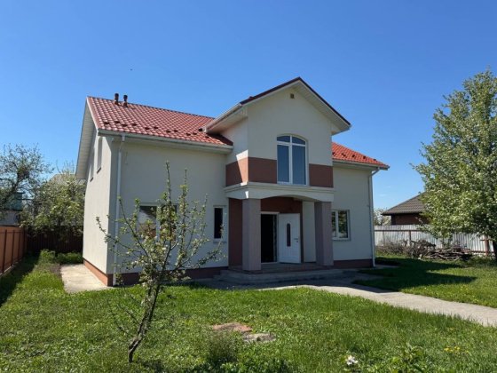 Гнідин. Будинок 190 м.кв. 5 кімнат. Центр села. Всі комунікаціі Гнедин