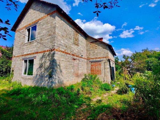 Продам будинок в смт.Гореничі(центр).Газ,12 соток,горище,чорнозем Гореничі