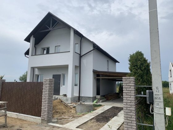 Продам дом Гнедин 125 м.кв 4 спальни возле речки.