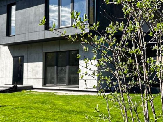Замiська резиденція в Лісниках — 220 м² комфорту на великій ділянці 16 соток Лесники