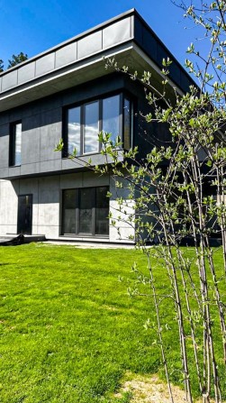 Замiська резиденція в Лісниках — 220 м² комфорту на великій ділянці 16 соток - фото 1