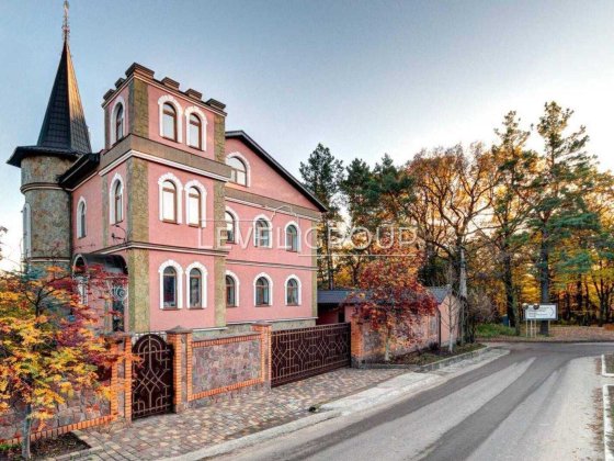 Продаж маєтку 650 м2 преміум-класу в Лісниках Лесники
