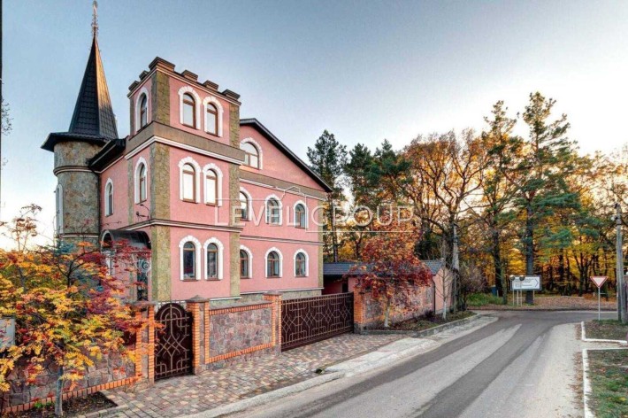Продаж маєтку 650 м2 преміум-класу в Лісниках - фото 1