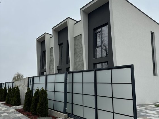 Нові Петрівці, будинок-дуплекс 110 кв.М. з документами. Є-оселя Нові Петрівці