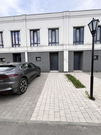 Продаж таунхаусу в класній локації з мінімальним оформленням - фото 1