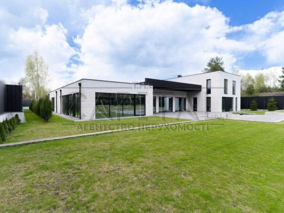Продаж стильного будинку з ремонтом розташований на  50-ти сотках дылянцы  Будинок / вул. Квіткова,  Лесники