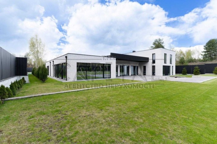 Продаж стильного будинку з ремонтом розташований на  50-ти сотках дылянцы  Будинок / вул. Квіткова,  - фото 1