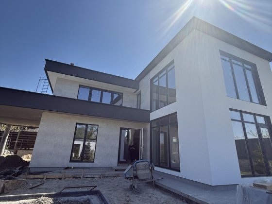 Продаж ШИКАРНОГО будинку з УКРИТТЯМ терасами та автонавісом ГАЗ Гореничі