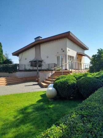 Маєток з двох будинків 400м² і 200м² ділянка 20 соток, басейн,гараж. - фото 1