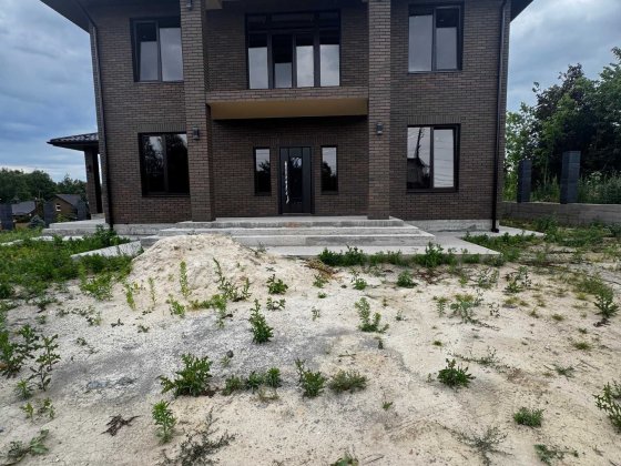 Будинок преміум клас 250 кв. м з терасою та власною ділянкою в Гореничі Гореничі