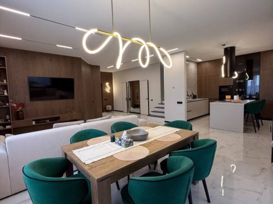 Продаж будинку з дизайнерським ремонтом у Віті-Поштовій | 185 м² | 10 соток | Повністю готовий до пр Вита-Почтовая