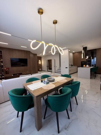 Продаж будинку з дизайнерським ремонтом у Віті-Поштовій | 185 м² | 10 соток | Повністю готовий до пр - фото 1