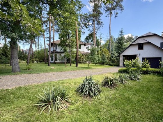 Будинок 550 м2 50 сот. у сосновому лісі озеро, бассейн, лазня Новообухівська траса Романків Киівська Підгірці
